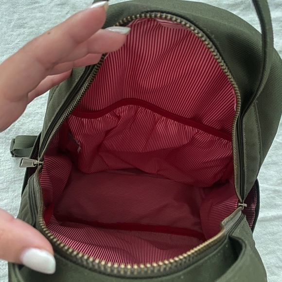Herschel Supply Nova Backpack SOLD DO NOT PURCHASE - Picture 4 of 6